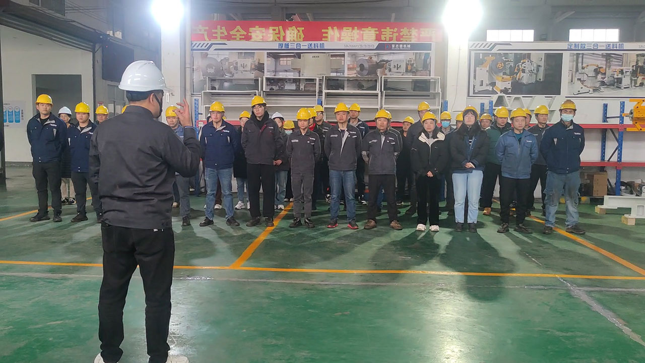 三合一送料機工廠開工 三合一送料機工廠開工