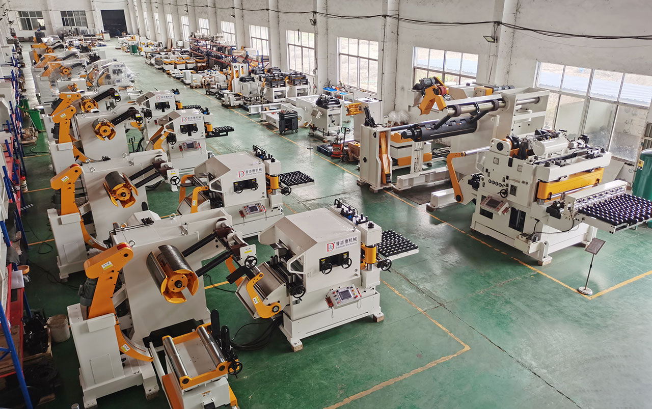 三合一送料機工廠生產裝配 三合一送料機工廠生產裝配