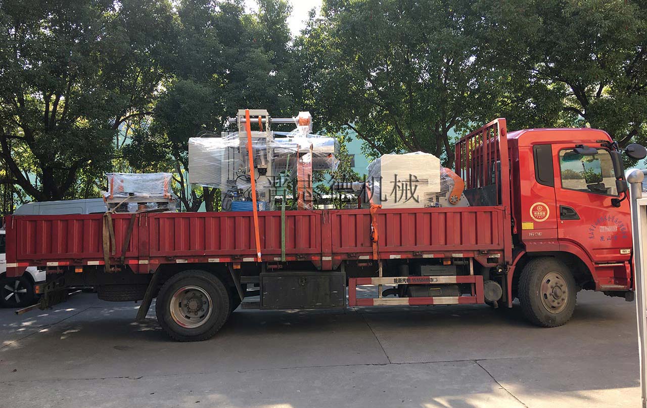 三合一送料機(jī)出貨 三合一送料機(jī)出貨