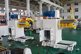 油壓重型材料架裝配 油壓重型材料架裝配