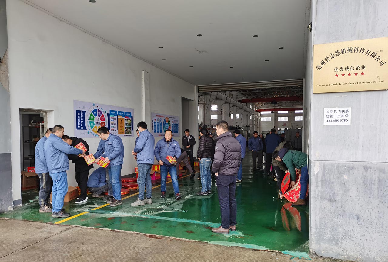 送料機工廠開工 送料機工廠開工