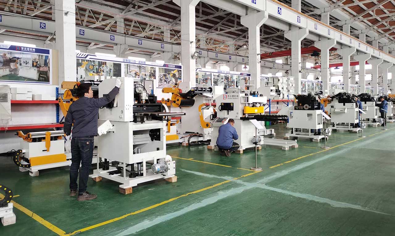 三合一送料機設備裝配 三合一送料機設備裝配