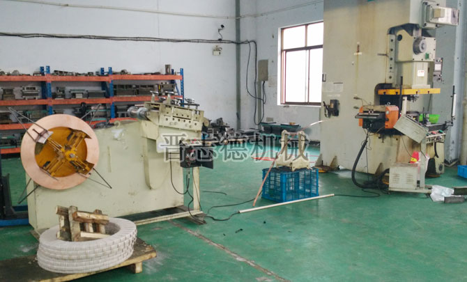 料架兼整平機(jī)配N(xiāo)C送料機(jī)