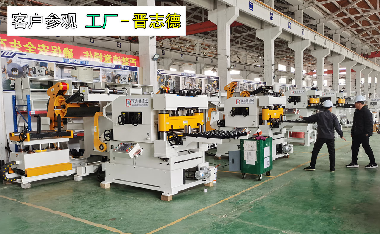 杭州客戶參觀三合一送料機(jī) 杭州客戶參觀三合一送料機(jī)