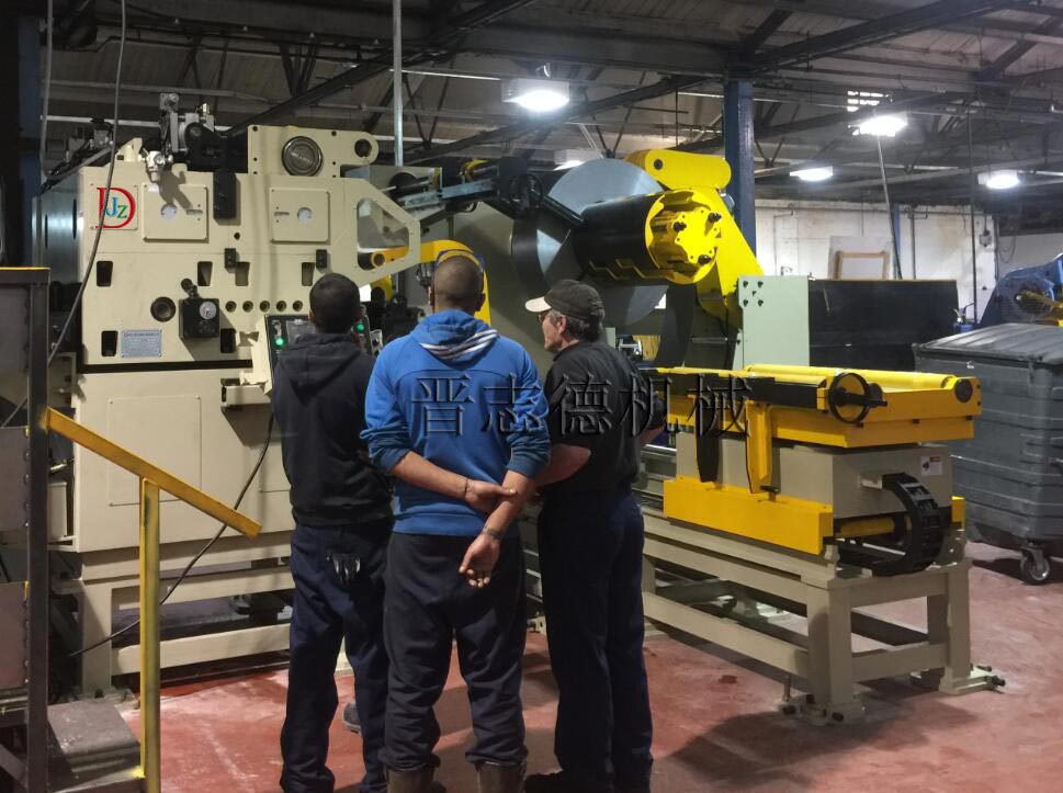 美國(guó)客戶來(lái)訪昆山送料機(jī)廠 美國(guó)客戶來(lái)訪昆山送料機(jī)廠