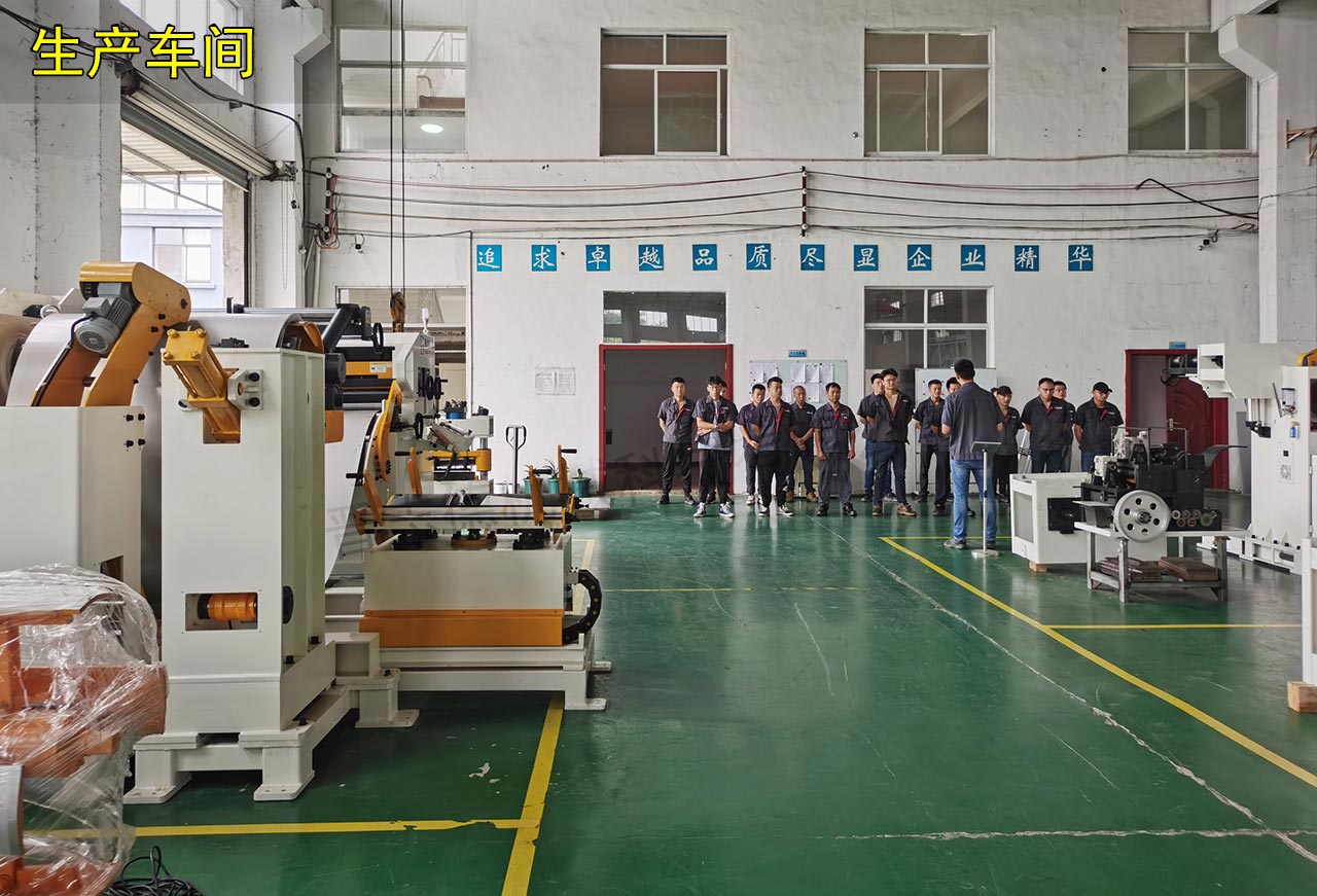 大學生來常州三合一送料機廠實習 大學生來常州三合一送料機廠實習