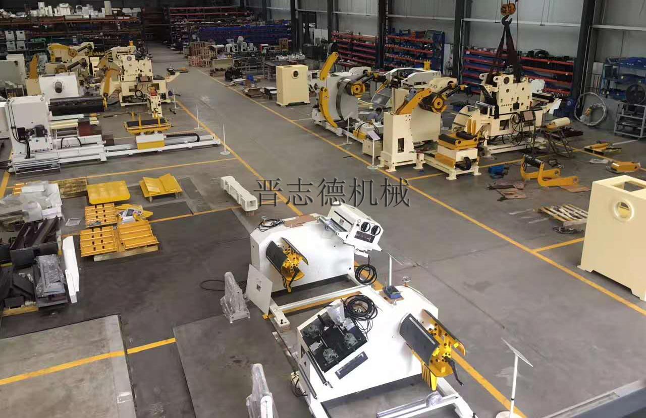 沖床送料機(jī)生產(chǎn)車間 沖床送料機(jī)生產(chǎn)車間