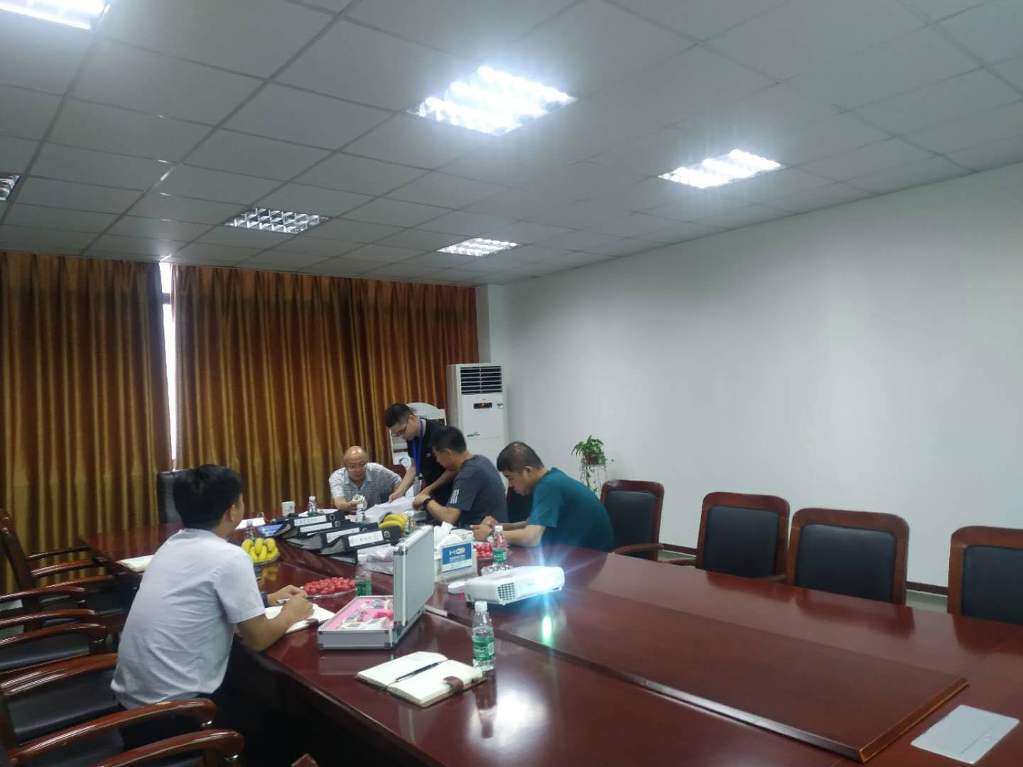 臺(tái)州客戶考察三合一送料機(jī)