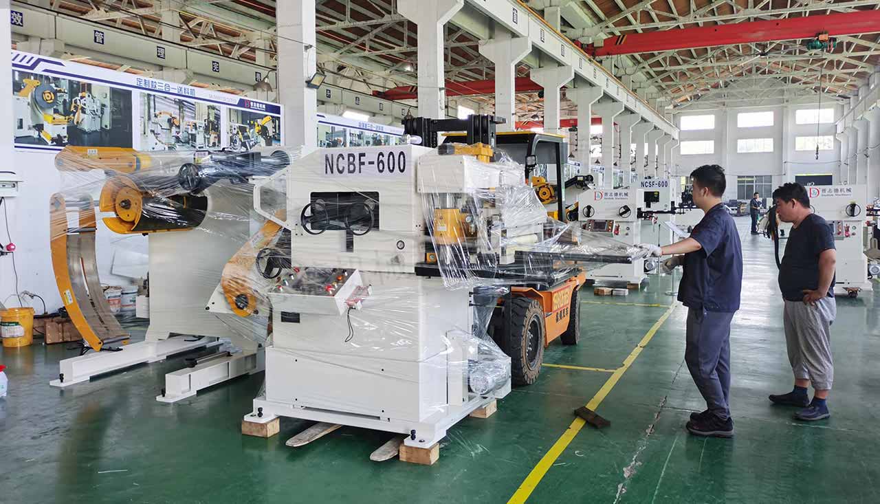 整平送料機裝車出貨 整平送料機裝車出貨