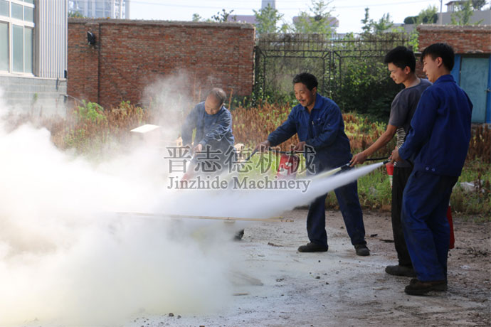 新入職員工消防演練現(xiàn)場(chǎng) 新入職員工消防演練現(xiàn)場(chǎng)