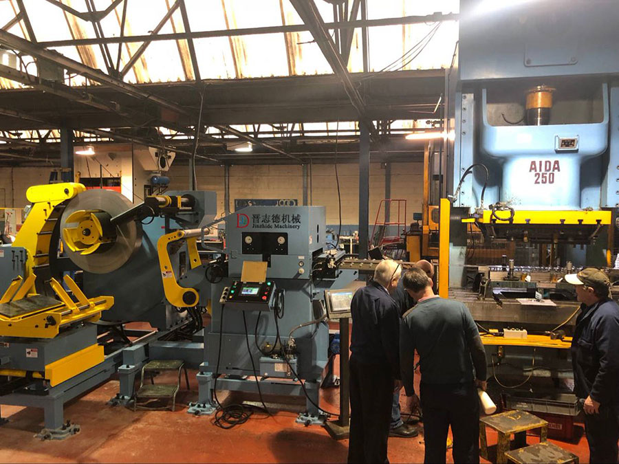 英國三合一送料機(jī) 英國三合一送料機(jī)