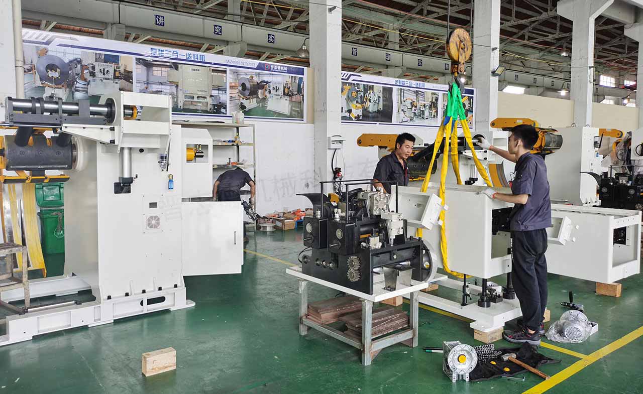 員工增援三合一送料機生產車間 員工增援三合一送料機生產車間