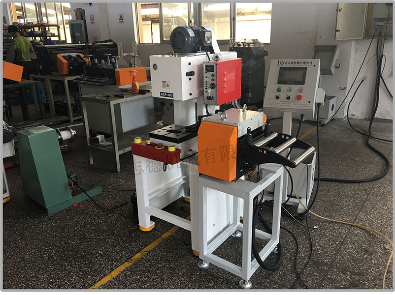 桌上型精密沖床使用,桌上精密沖床配NC送料機 桌上型精密沖床使用,桌上精密沖床配NC送料機