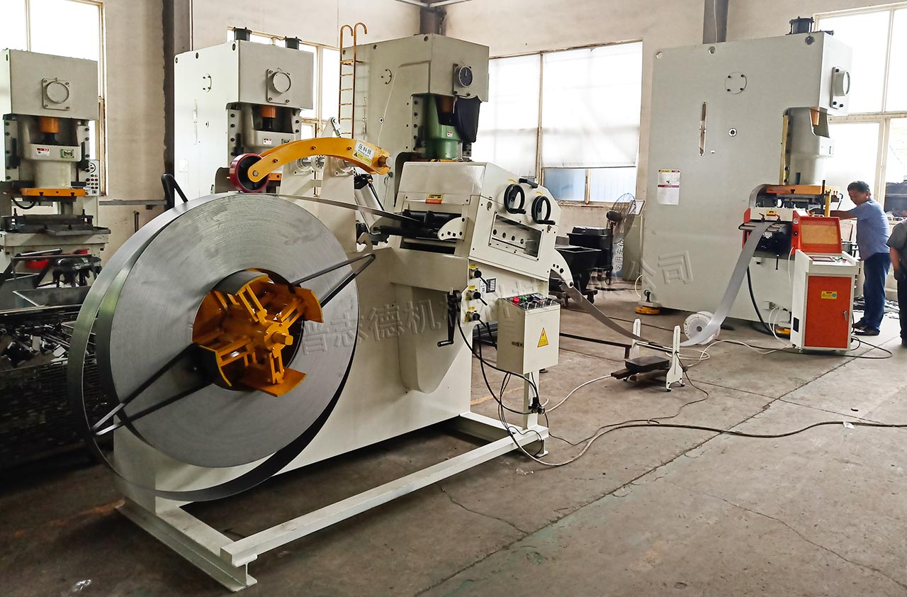 厚板料架兼整平機應用,厚板二合一料架兼整平機使用,厚板料架兼整平機配NC送料機 厚板料架兼整平機應用,厚板二合一料架兼整平機使用,厚板料架兼整平機配NC送料機